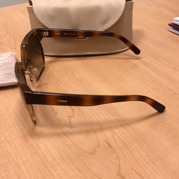 Chloe Sunglasses w Case - Picture 5 of 7